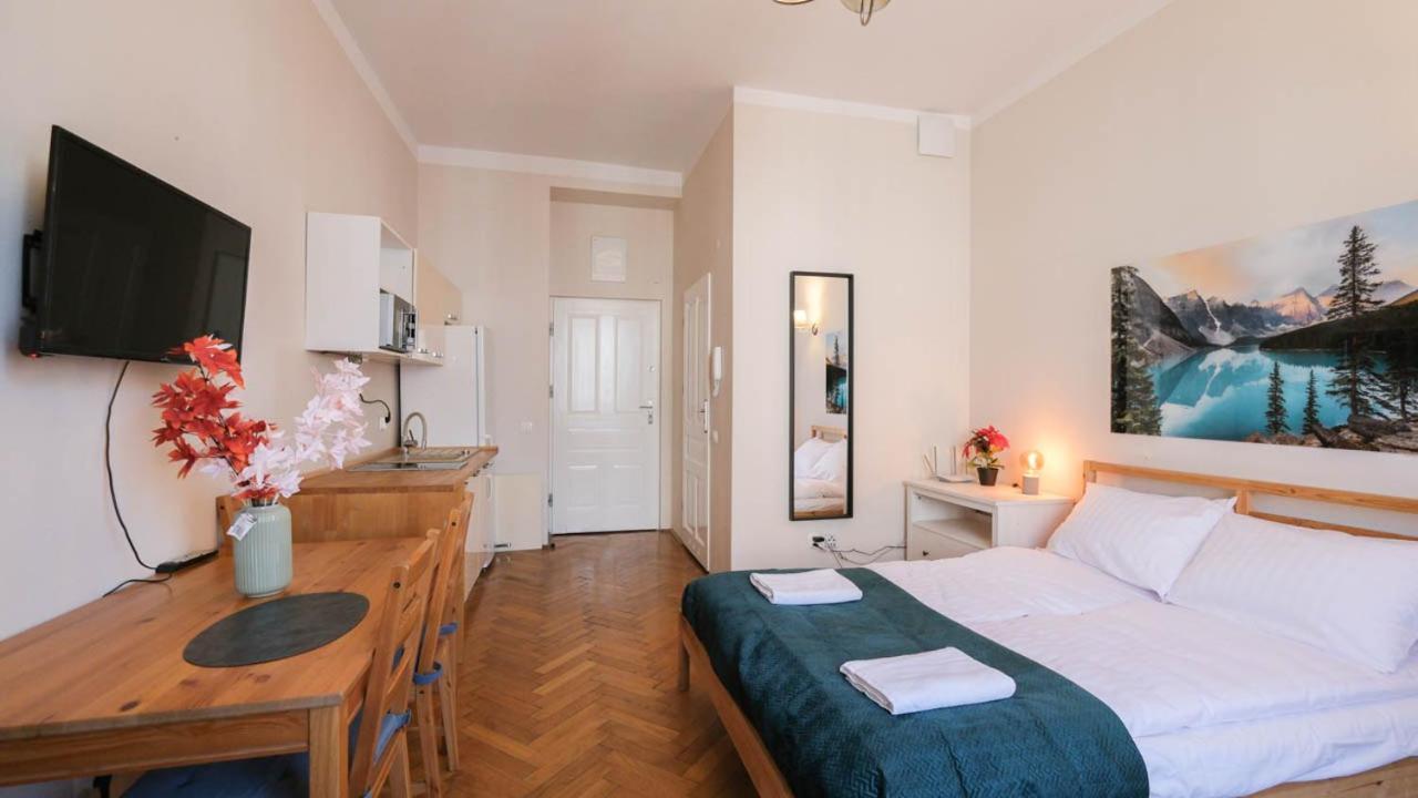 Station Aparthotel *